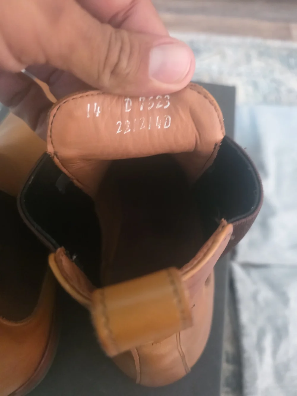$550.Men's Tan Leather Allen Edmonds Chelsea Boots - Worn 2X